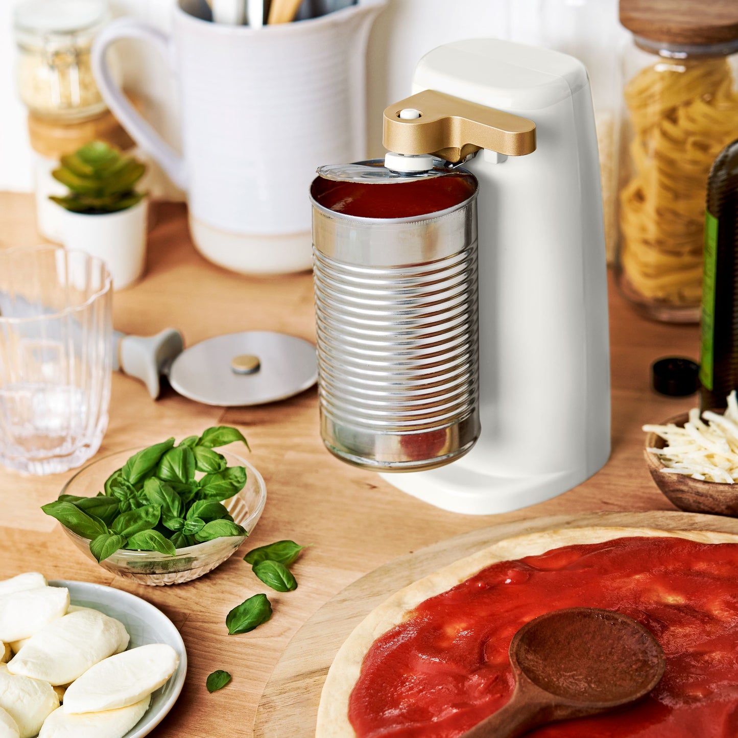 Beautiful Easy-Prep Electric Can Opener, by Drew Barrymore